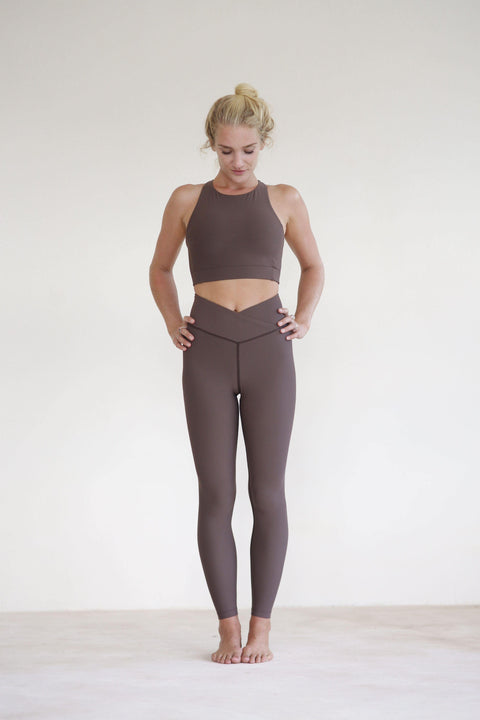 High waist yoga leggings in light brown and yoga top in light brown